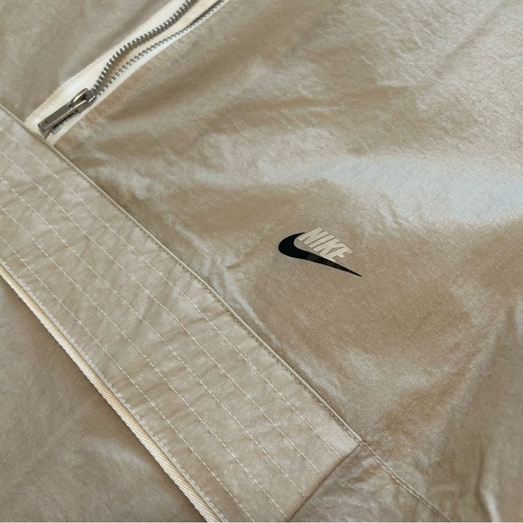 Nike Track Windbreaker Jacket Front Zip Pocket Cream Colour Size Small - Picture 2 of 9